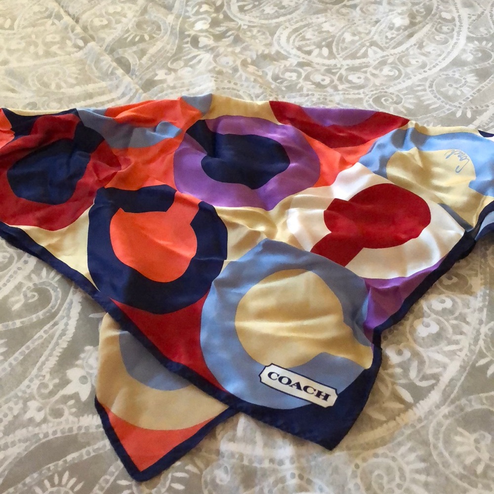 Coach C-Logo Scarf in 100% Silk - Picture 2 of 6